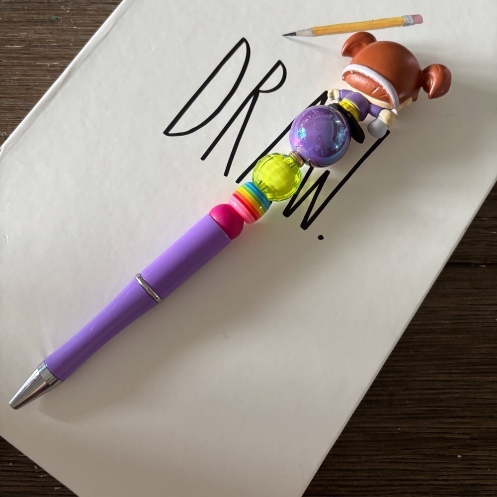 Disney Doorables: Finding Nemo: Darla handmade beaded pen - Picture 3 of 3
